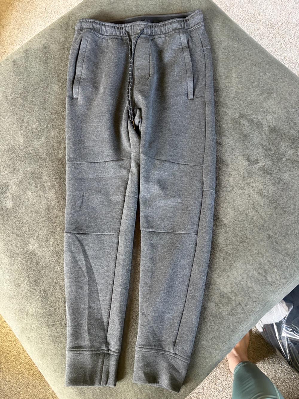 Men's Gray American Eagle joggers sz XS